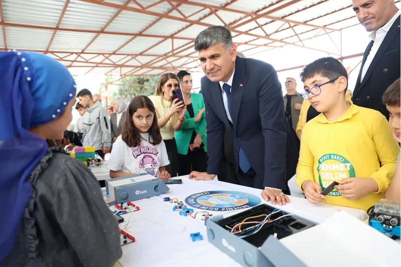 Akdeniz Kaymakamı ve Belediye Başkan Vekili Şener öğrencilerle buluştu 