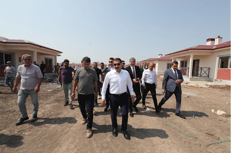 Vali Masatlı, yapımı devam eden köy evlerini inceledi