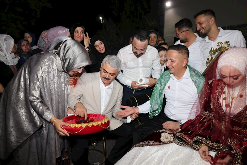 Pozantı Belediye Başkanı Ali Avan belediye personeli çiftin nikahını kıydı
