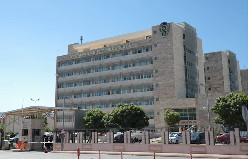 GÜNCELLEME 3 - Antalya Büyükşehir Belediye Başkanı Böcek adliyeye sevk edildi
