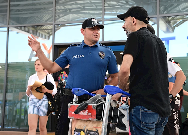 Antalya polisi turistlerin güvenliği için denizde, havada, karada görev yapıyor